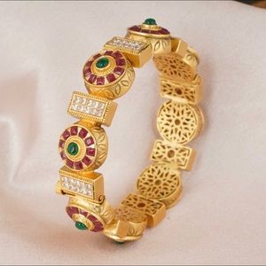 Beautiful Pakistani/Indian gold plated open able kundan and stones bangle. 2.6